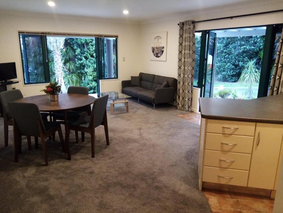 Gulf Harbour Guest House Apartment オークランド エクステリア 写真